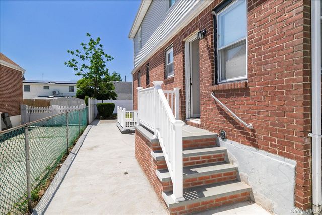 191 Raff Avenue, Mineola, NY 11501