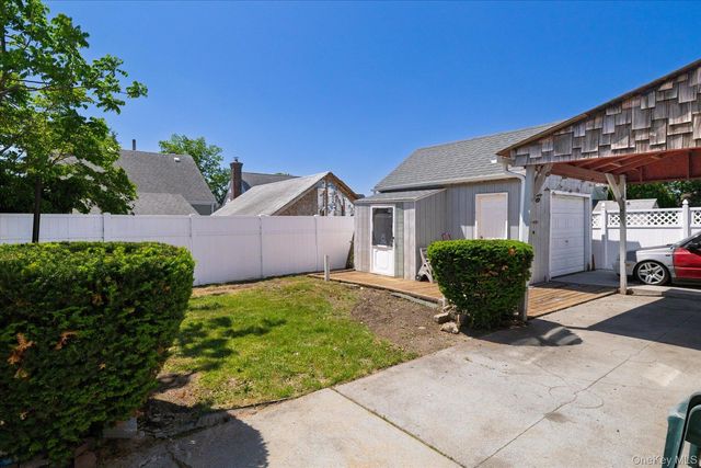 191 Raff Avenue, Mineola, NY 11501
