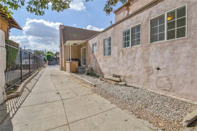 1115 W 41st Street, Los Angeles, CA 90037