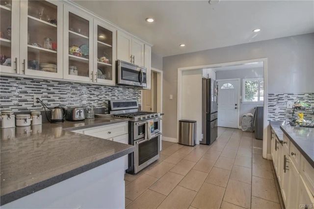 1115 W 41st Street, Los Angeles, CA 90037