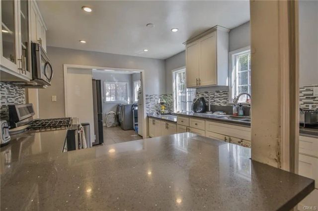 1115 W 41st Street, Los Angeles, CA 90037