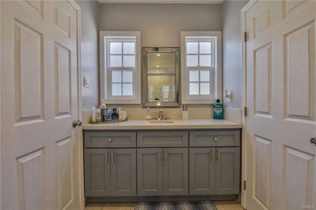 1115 W 41st Street, Los Angeles, CA 90037