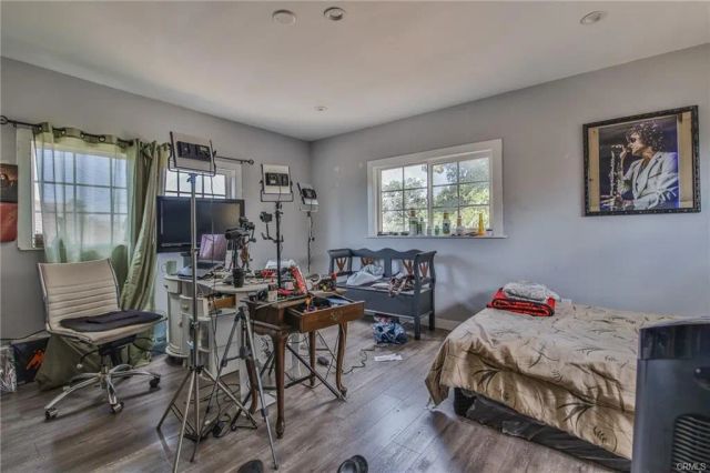 1115 W 41st Street, Los Angeles, CA 90037