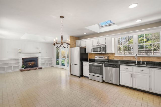 492 Delano Rd, Marion, MA 02738