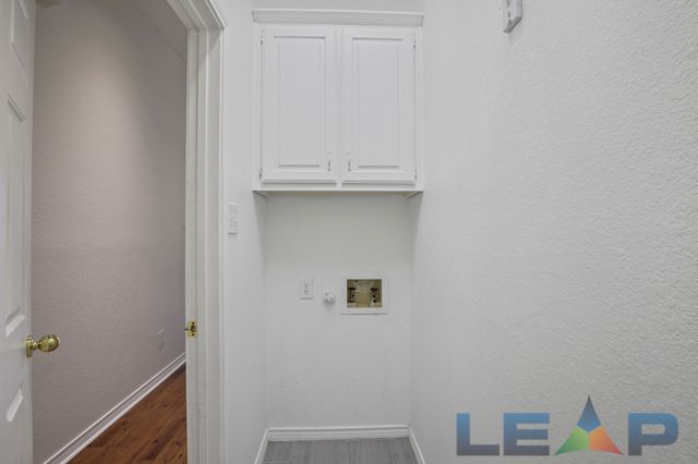 8704 Moss Hill Road, Irving, TX 75063