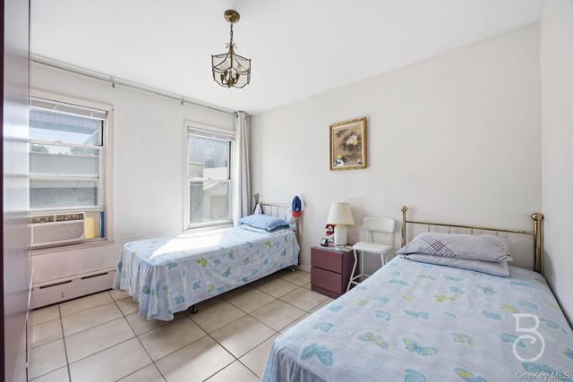 21-08 Ditmars Boulevard, Astoria, NY 11105
