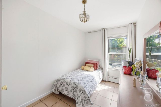 21-08 Ditmars Boulevard, Astoria, NY 11105