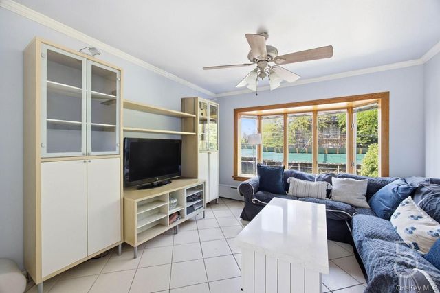 21-08 Ditmars Boulevard, Astoria, NY 11105