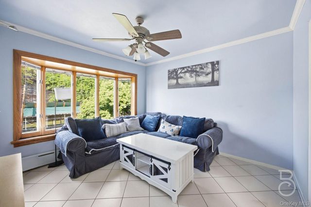 21-08 Ditmars Boulevard, Astoria, NY 11105