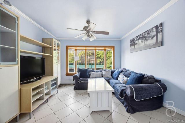 21-08 Ditmars Boulevard, Astoria, NY 11105