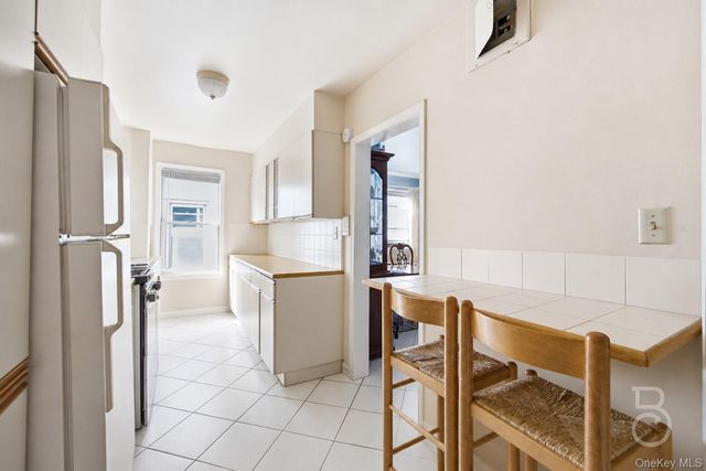21-08 Ditmars Boulevard, Astoria, NY 11105