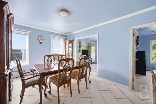 21-08 Ditmars Boulevard, Astoria, NY 11105