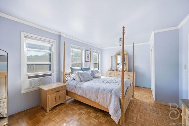 21-08 Ditmars Boulevard, Astoria, NY 11105
