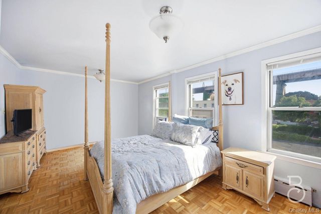 21-08 Ditmars Boulevard, Astoria, NY 11105