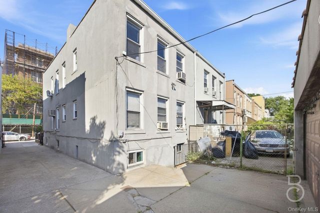21-08 Ditmars Boulevard, Astoria, NY 11105