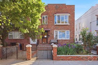 21-08 Ditmars Boulevard, Astoria, NY 11105