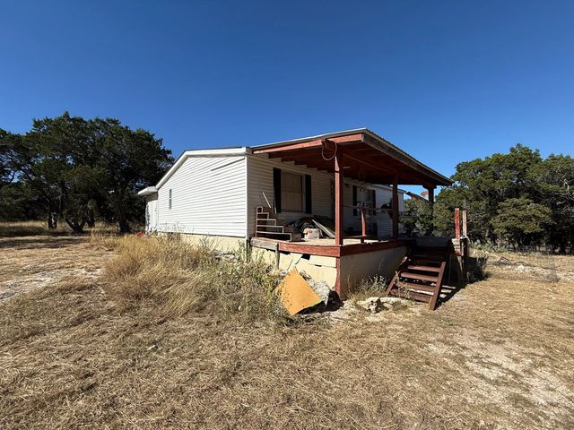 610 Leroy Rd., Kerrville, TX 78028