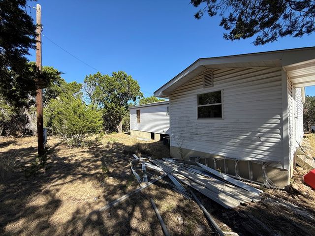 610 Leroy Rd., Kerrville, TX 78028