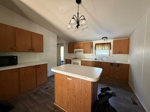 610 Leroy Rd., Kerrville, TX 78028