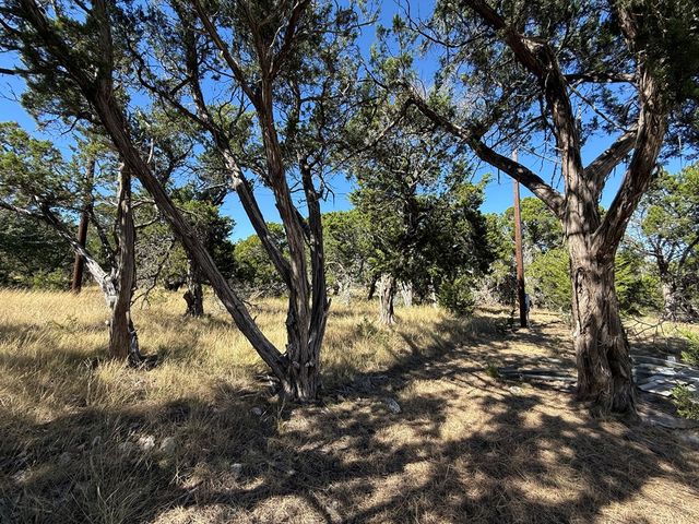 610 Leroy Rd., Kerrville, TX 78028