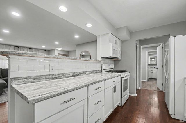 16740 Cleveland Road, Granger, IN 46530