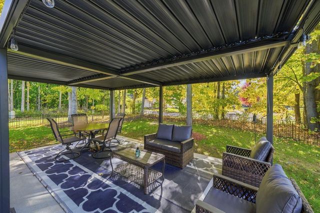 W197N16648 Ridgeway DRIVE, Jackson, WI 53037
