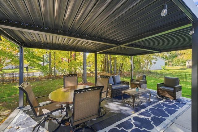 W197N16648 Ridgeway DRIVE, Jackson, WI 53037