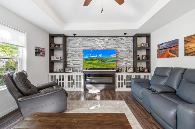 W197N16648 Ridgeway DRIVE, Jackson, WI 53037