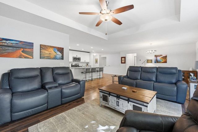 W197N16648 Ridgeway DRIVE, Jackson, WI 53037