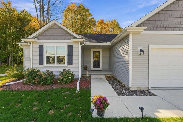 W197N16648 Ridgeway DRIVE, Jackson, WI 53037