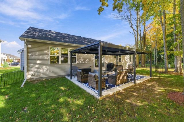 W197N16648 Ridgeway DRIVE, Jackson, WI 53037