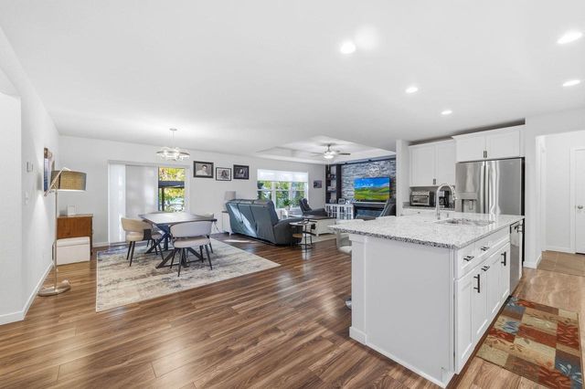 W197N16648 Ridgeway DRIVE, Jackson, WI 53037
