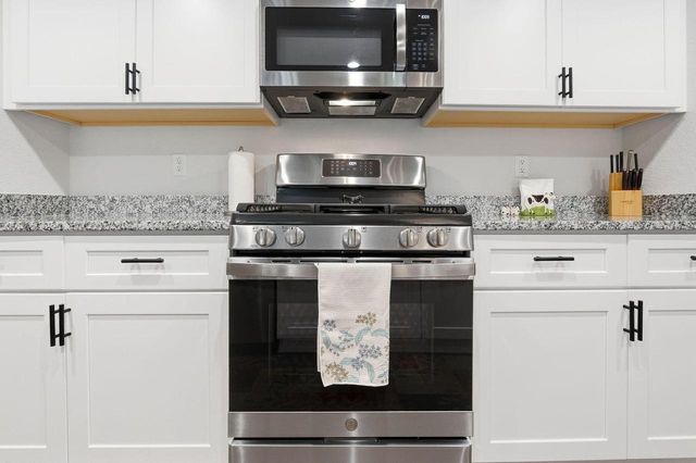 W197N16648 Ridgeway DRIVE, Jackson, WI 53037