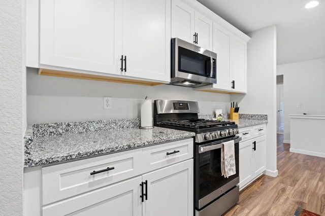 W197N16648 Ridgeway DRIVE, Jackson, WI 53037