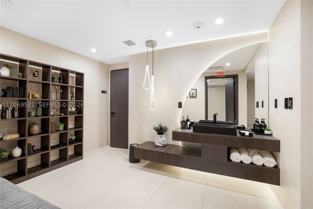 15901 Collins Ave 707, Sunny Isles Beach, FL 33160