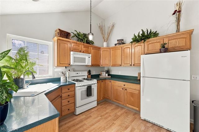384 Clearbrook Drive, Avon Lake, OH 44012