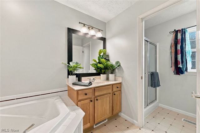 384 Clearbrook Drive, Avon Lake, OH 44012