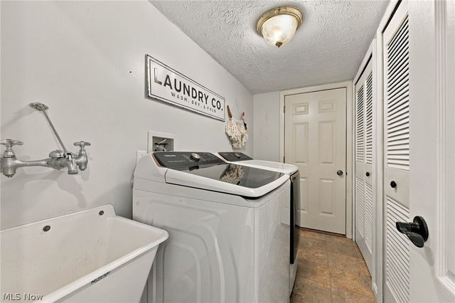 384 Clearbrook Drive, Avon Lake, OH 44012