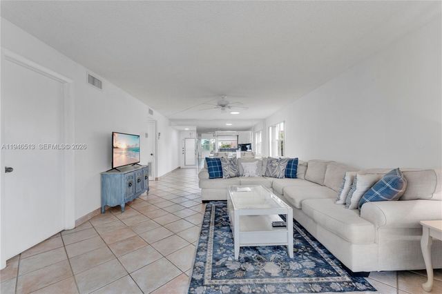 9721 Sunrise Lakes Boulevard 201, Sunrise, FL 33322