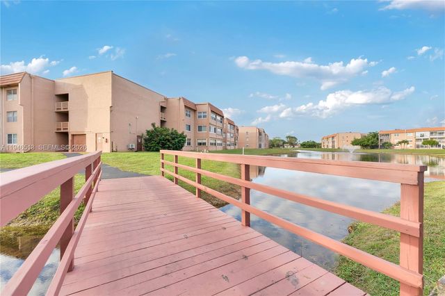 9721 Sunrise Lakes Boulevard 201, Sunrise, FL 33322