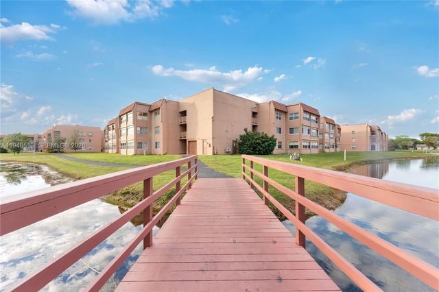 9721 Sunrise Lakes Boulevard 201, Sunrise, FL 33322