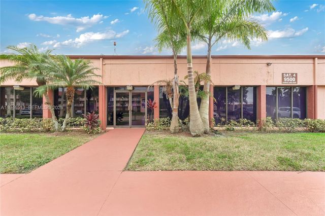 9721 Sunrise Lakes Boulevard 201, Sunrise, FL 33322