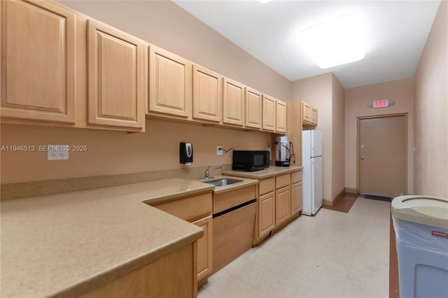 9721 Sunrise Lakes Boulevard 201, Sunrise, FL 33322