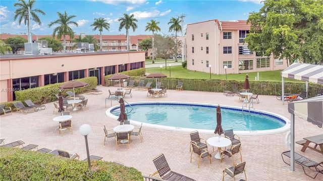 9721 Sunrise Lakes Boulevard 201, Sunrise, FL 33322