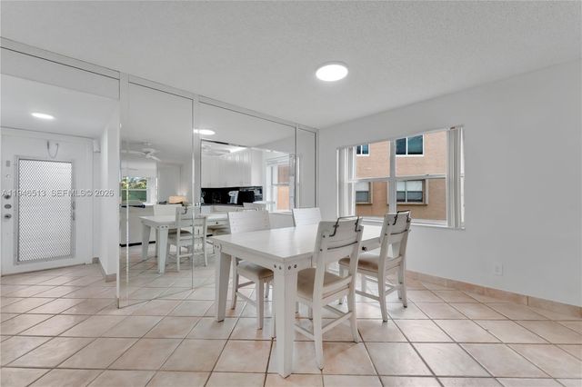 9721 Sunrise Lakes Boulevard 201, Sunrise, FL 33322