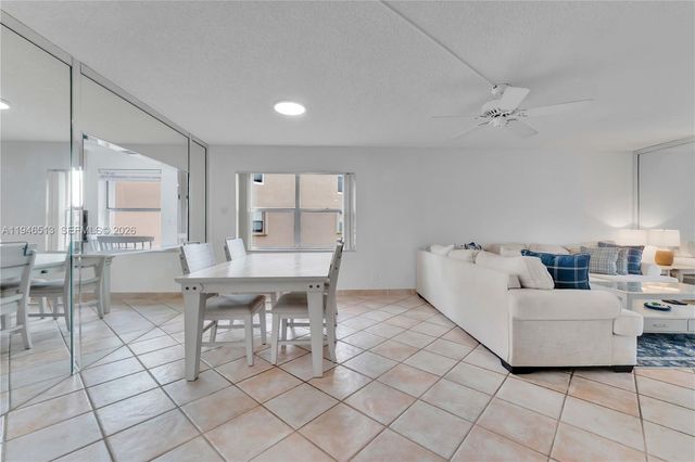 9721 Sunrise Lakes Boulevard 201, Sunrise, FL 33322