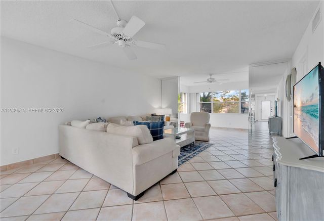 9721 Sunrise Lakes Boulevard 201, Sunrise, FL 33322