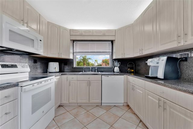 9721 Sunrise Lakes Boulevard 201, Sunrise, FL 33322