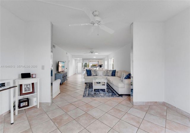 9721 Sunrise Lakes Boulevard 201, Sunrise, FL 33322