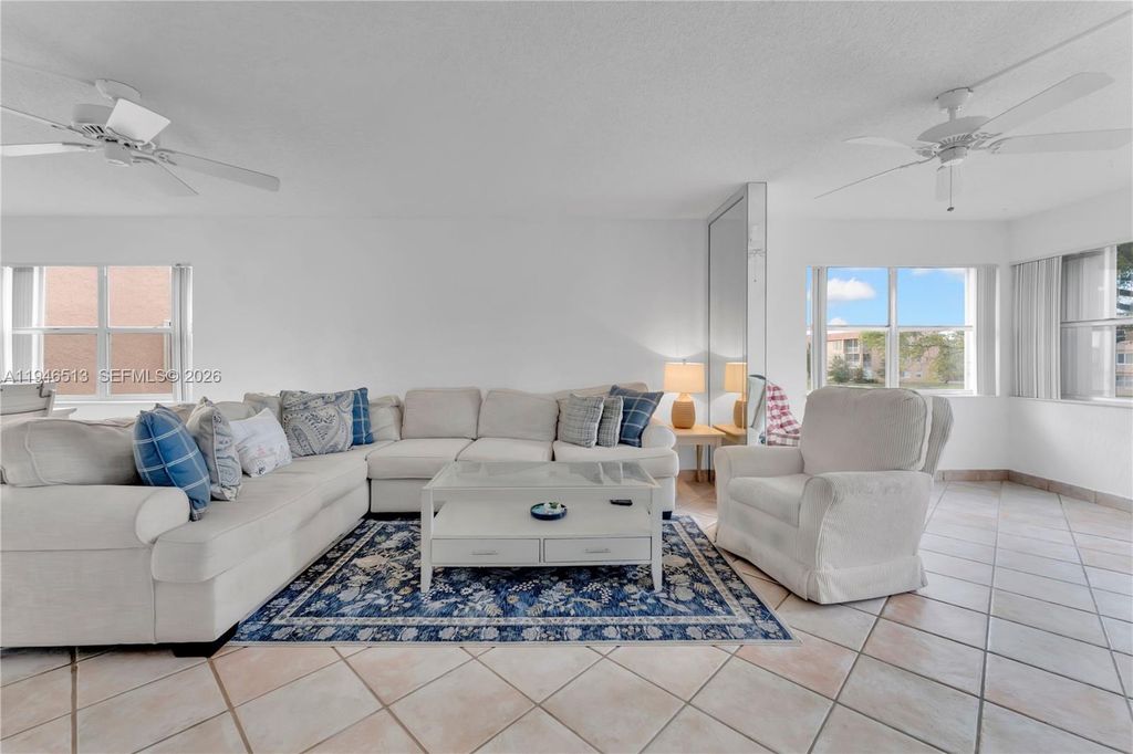 9721 Sunrise Lakes Boulevard 201, Sunrise, FL 33322